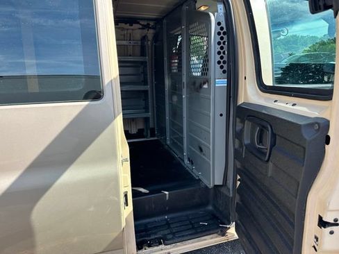 Used 2017 Chevrolet Express 2500 RWD image 21