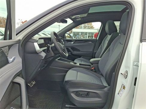 New 2026 Volkswagen Tiguan SE R-Line image 6