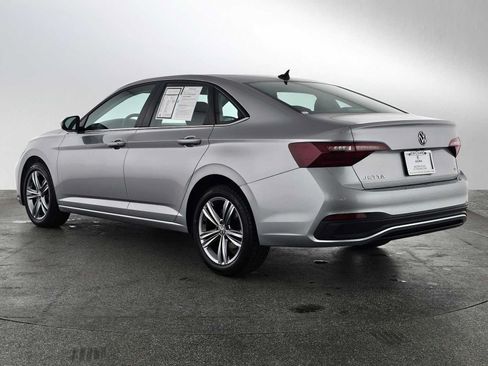 Used 2024 Volkswagen Jetta SE FWD image 5