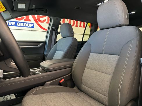 Used 2025 GMC Acadia Elevation image 18