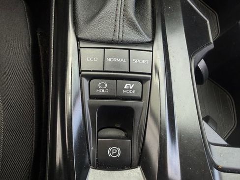 Used 2025 Toyota Camry LE FWD image 21