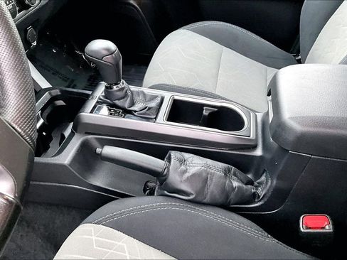 Used 2021 Toyota Tacoma TRD Off-Road w/ Technology Package image 18