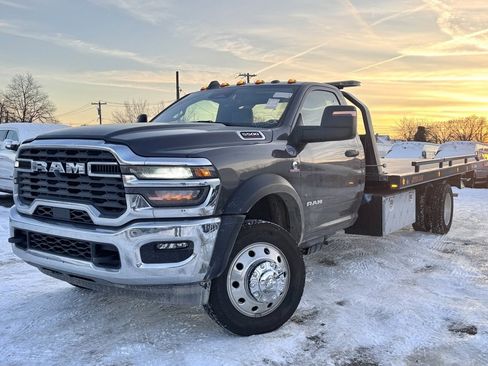 Used 2025 RAM 5500 BIGHORN image 3