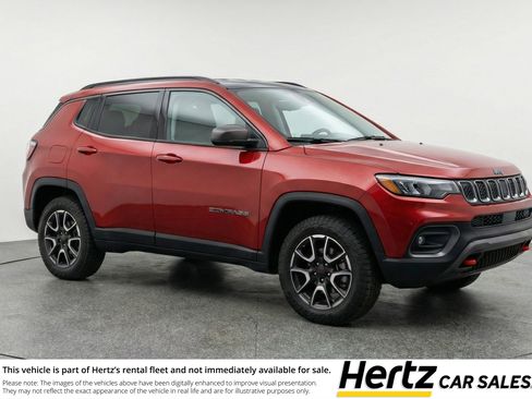 Used 2025 Jeep Compass Trailhawk AWD/4WD image 1