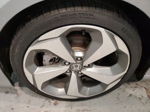 Used 2018 Honda Accord Touring image 28