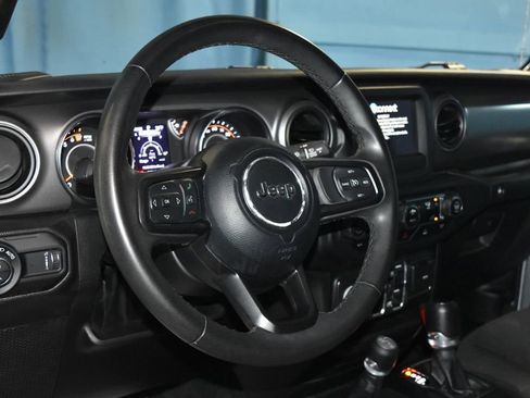 Used 2023 Jeep Gladiator Sport image 2