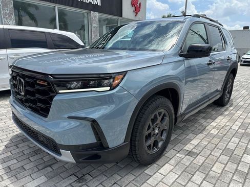 Used 2023 Honda Pilot TrailSport image 3