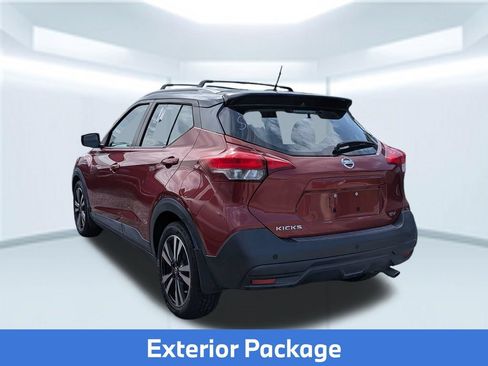 Used 2018 Nissan Kicks SV w/ Interior Electronics Package FWD image 2