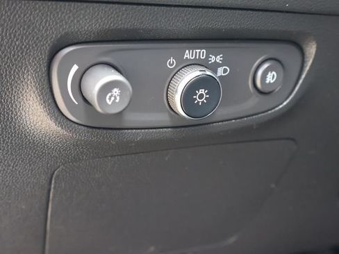 Used 2022 Buick Encore GX Essence FWD image 22