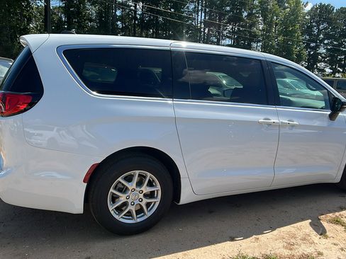 New 2026 Chrysler Voyager LX image 8