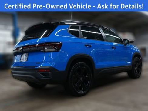 Certified 2025 Volkswagen Taos SE image 7