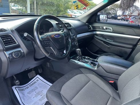 Used 2016 Ford Explorer XLT image 13