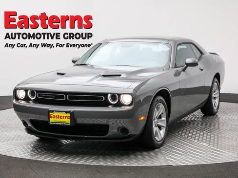 Used 2023 Dodge Challenger SXT image 1