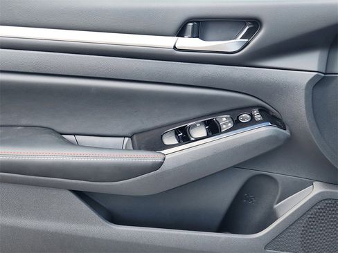 New 2025 Nissan Altima 2.5 SR w/ SR Premium Package image 17