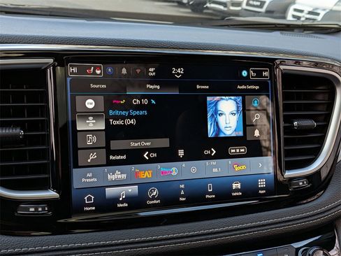 New 2026 Chrysler Pacifica Limited w/ S Appearance Package image 14