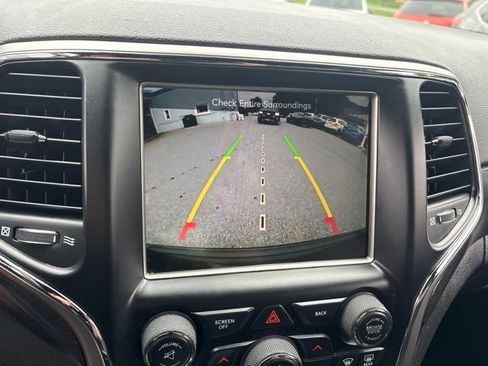 Used 2017 Jeep Grand Cherokee Altitude AWD/4WD image 15