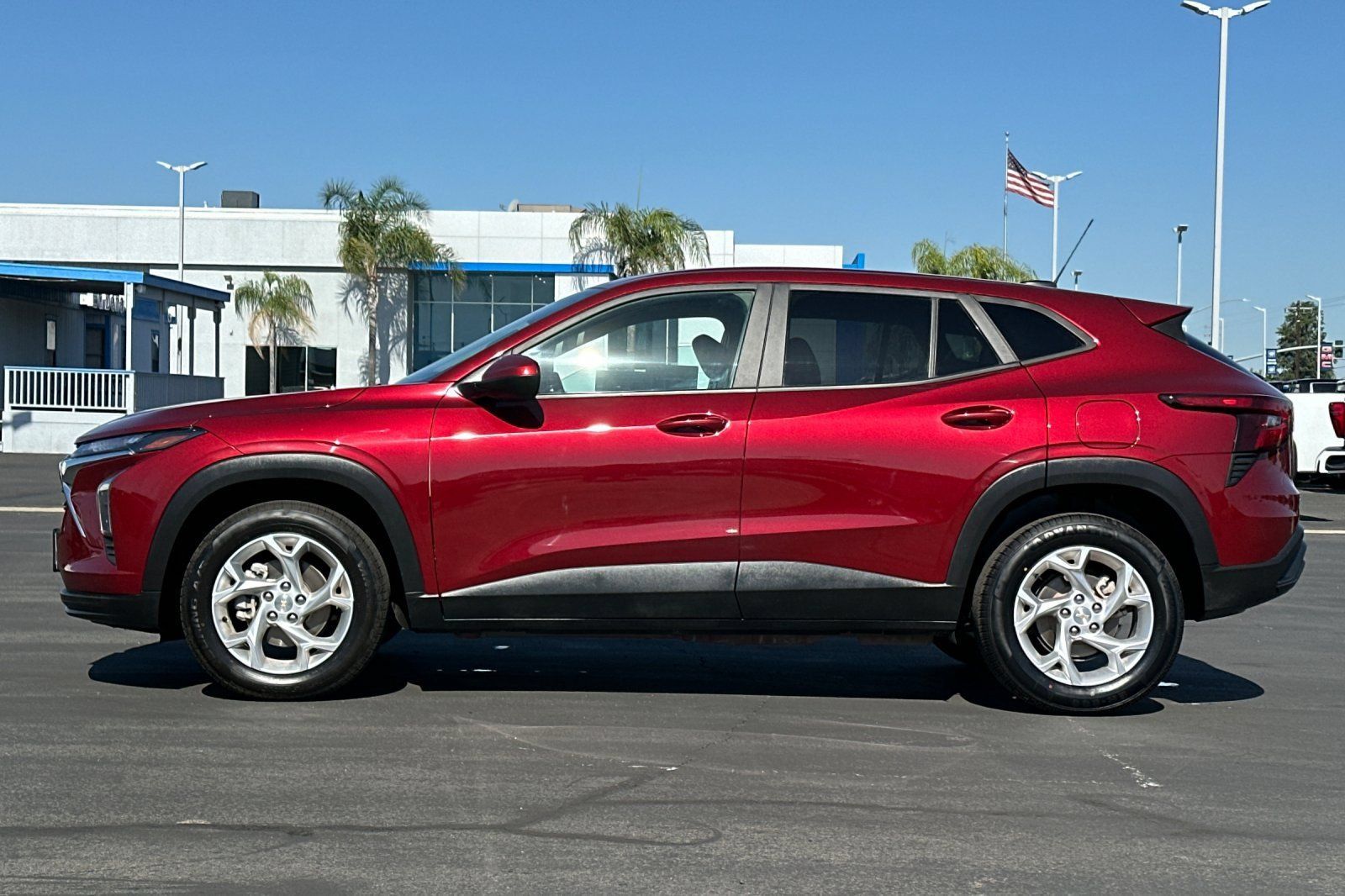 Used 2024 Chevrolet Trax LS w/ LS Convenience Package FWD image 8