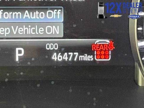 Used 2024 Toyota Highlander LE AWD/4WD image 2