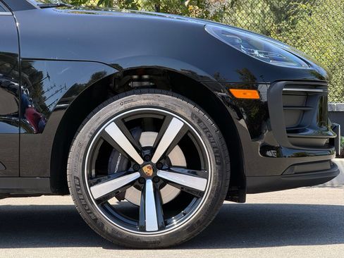 Used 2026 Porsche Macan AWD/4WD image 12