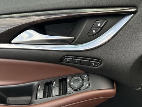 Used 2020 Buick Enclave Avenir w/ Avenir Technology Package FWD image 11