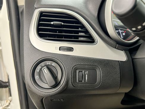 Used 2018 Dodge Journey SE w/ Popular Equipment Group image 16