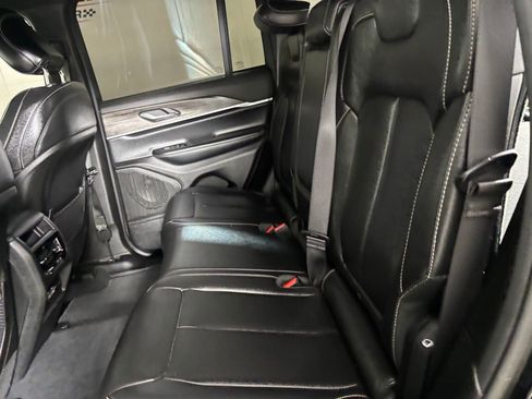 Used 2024 Jeep Grand Cherokee Limited w/ Black Appearance Package AWD/4WD image 21