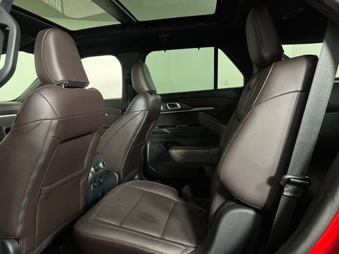 Used 2025 Ford Explorer Platinum w/ Ultimate Package image 28