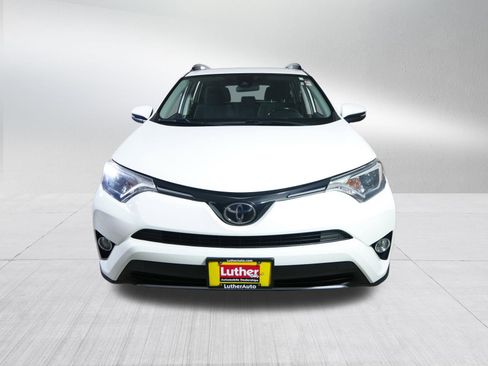 Used 2018 Toyota RAV4 XLE AWD/4WD image 2