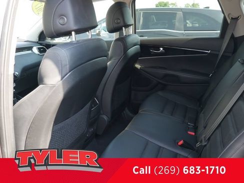 Used 2017 Kia Sorento FWD w/ LX Convenience Package image 39