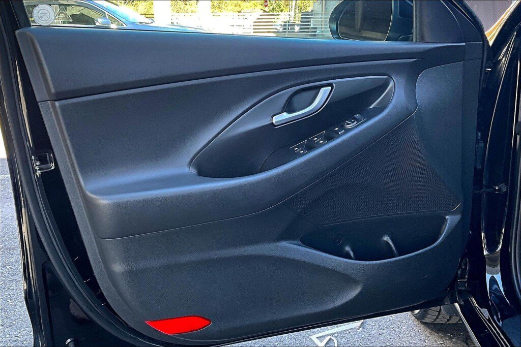 Used 2020 Hyundai Elantra GT w/ Style Package 02 FWD image 12