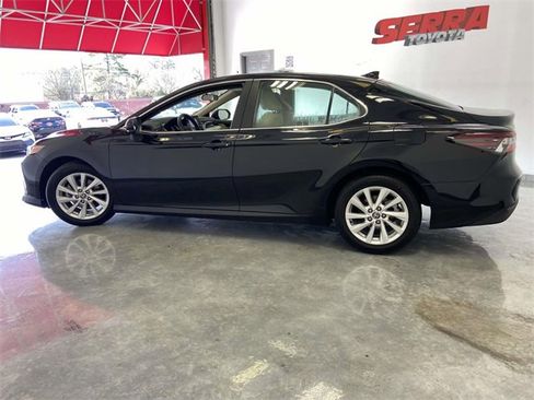 Used 2023 Toyota Camry LE image 6