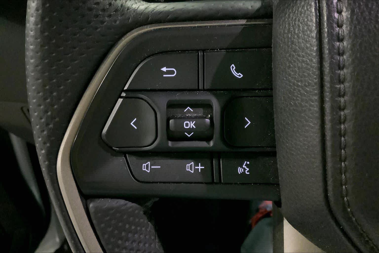Used 2025 Toyota Tundra Limited AWD/4WD image 22