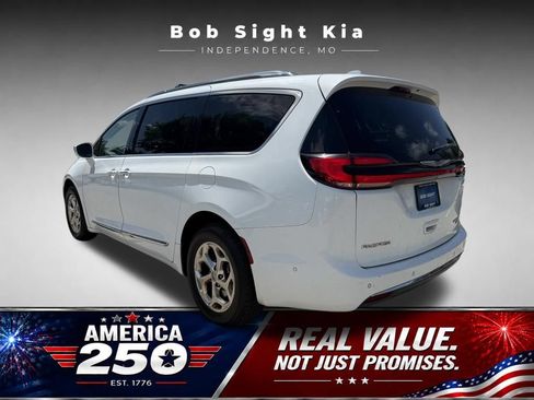 Used 2021 Chrysler Pacifica Limited w/ Premium & Safety Sphere Group AWD/4WD image 7