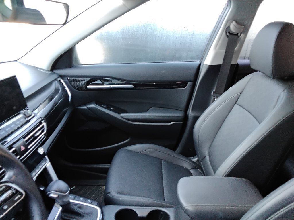 Used 2023 Kia Seltos EX AWD/4WD image 9