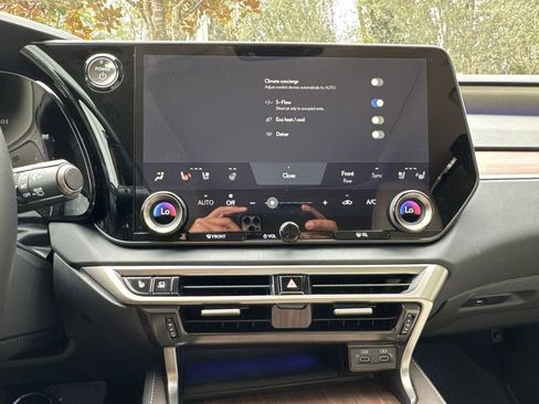 Used 2025 Lexus RX 450h AWD w/ Luxury Package image 23