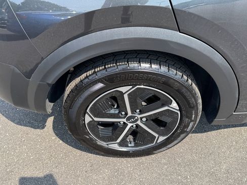 Used 2024 Kia Niro LX FWD image 11