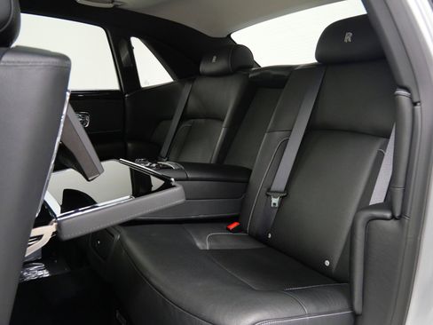 Used 2013 Rolls-Royce Ghost RWD image 16