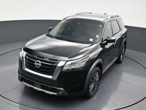 Used 2022 Nissan Pathfinder SL w/ SL Premium Package FWD image 17