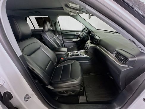 Used 2020 Ford Explorer XLT w/ Equipment Group 202A image 12