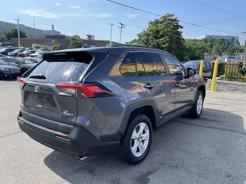 Used 2020 Toyota RAV4 LE w/ Carpet Mat Package AWD/4WD image 8