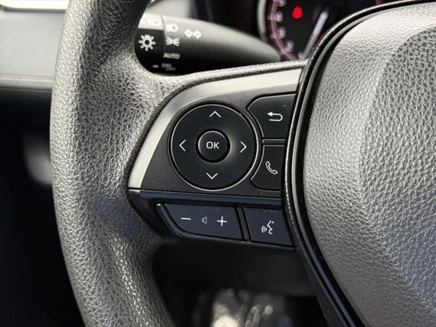 Used 2025 Toyota RAV4 XLE AWD/4WD image 31