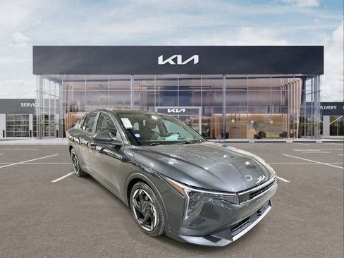 Used 2025 Kia K4 EX image 2
