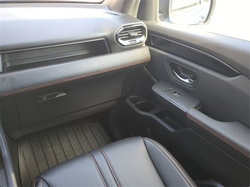 Used 2025 Honda Pilot TrailSport image 16