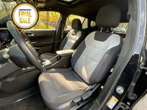 Used 2024 Chevrolet Trax RS w/ Sunroof Package image 10