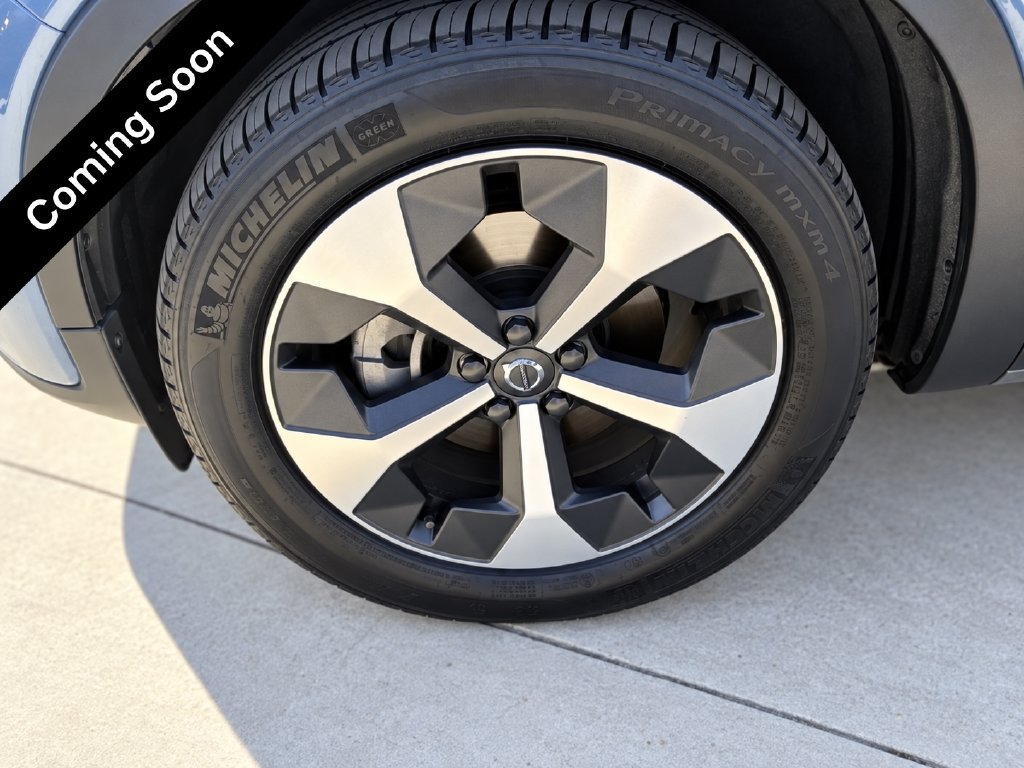 Certified 2024 Volvo XC40 B5 Plus w/ Protection Package Premier AWD/4WD image 8