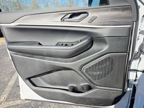 New 2025 Jeep Grand Cherokee L Limited image 31