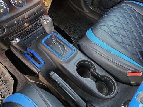 Used 2017 Jeep Wrangler Unlimited Rubicon w/ Connectivity Group image 25