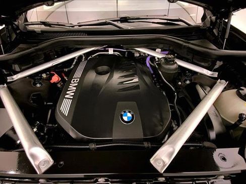 Certified 2024 BMW X7 xDrive40i w/ M Sport Package image 9