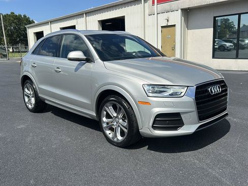 Used 2017 Audi Q3 2.0T Premium Plus w/ Premium Plus Package FWD image 3