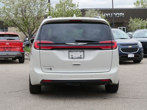 Used 2021 Chrysler Pacifica Touring-L w/ Premium & Safety Sphere Group FWD image 7